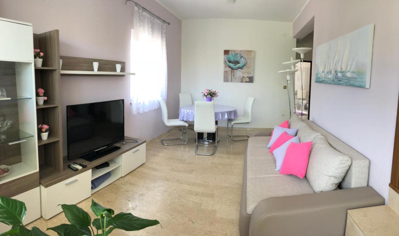 Odak App Rovigno Esterno foto