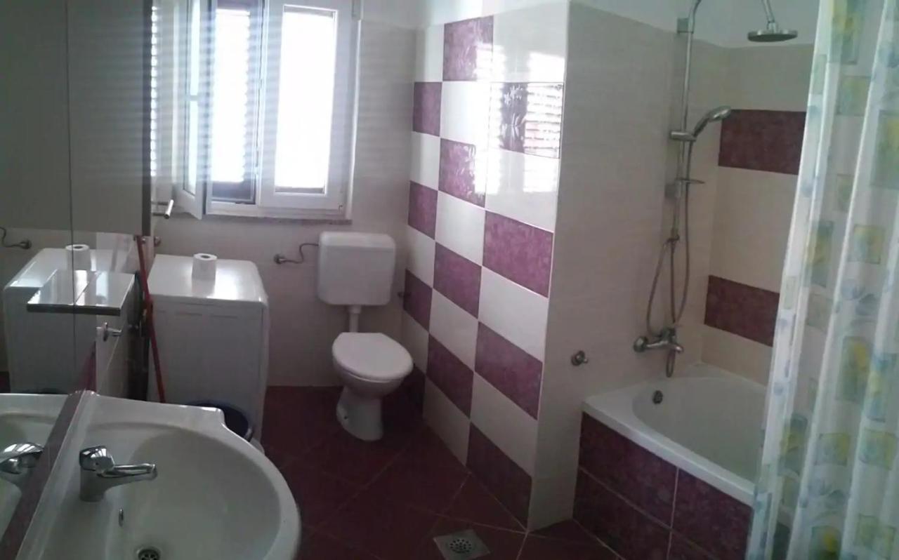 Odak App Rovigno Esterno foto