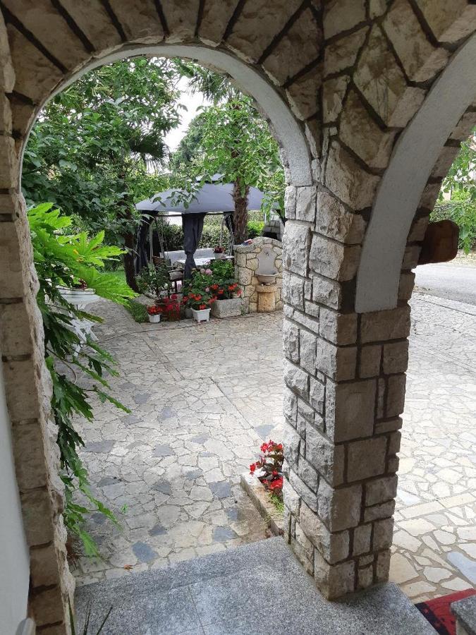 Odak App Rovigno Esterno foto